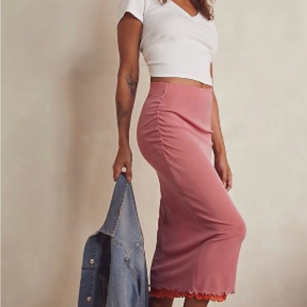 NWT FREE PEOPLE TOP IT OFF MESH HALF SLIP. MAUVE WITH ORANGE LINING.